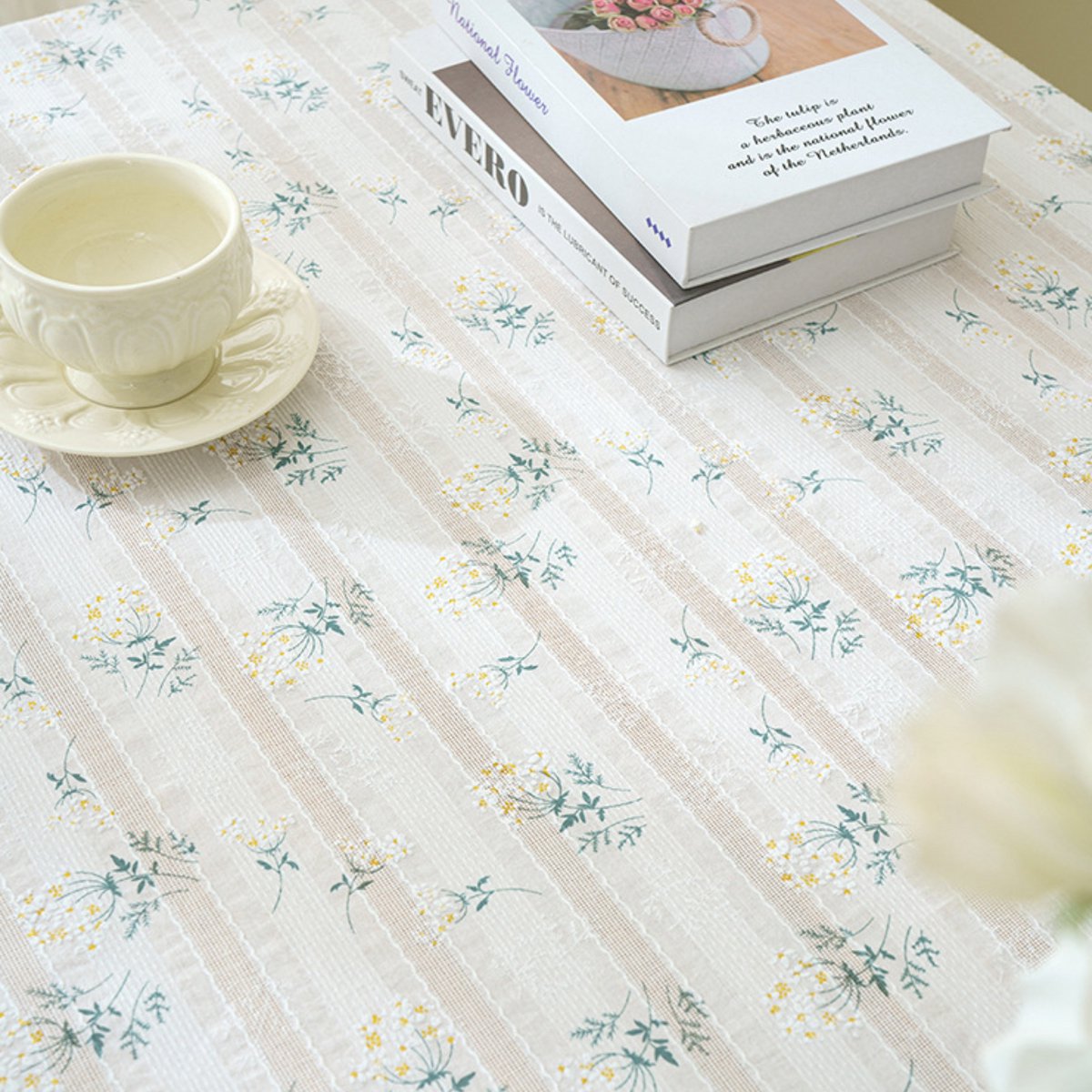 Tafelkleed Creme Groen Gebloemd 140x240cm